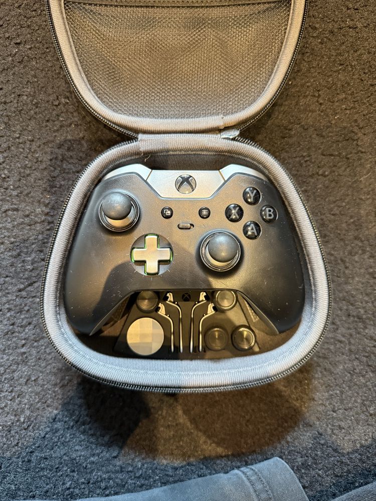Xbox Elite I Controller - Отлично техническо състояние