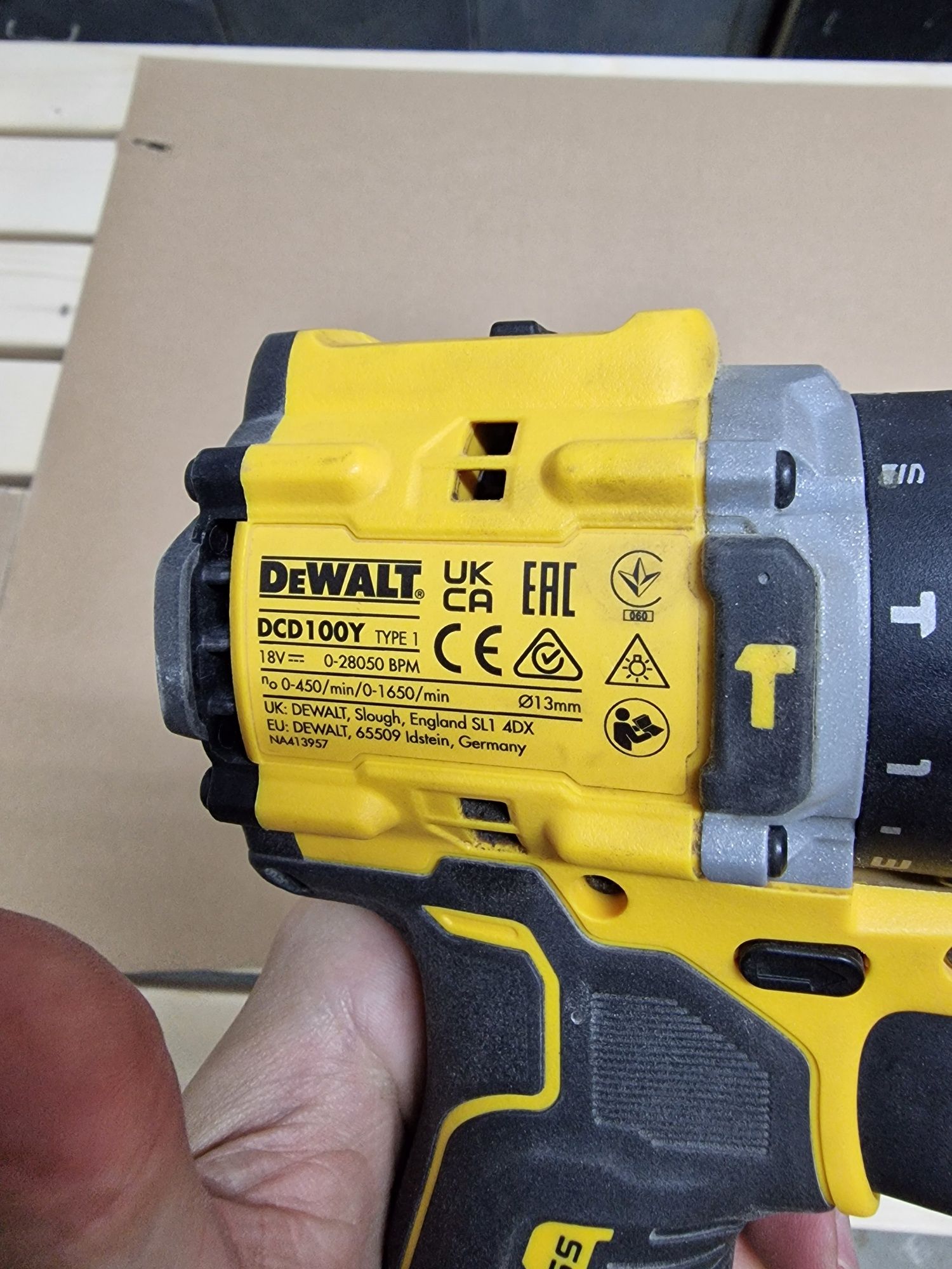 Винтоверт Dewalt DCD100Y