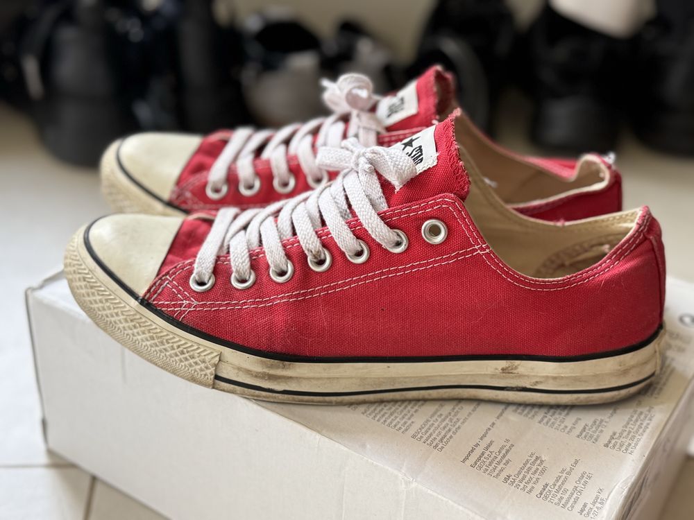 Vând incaltaminte Converse
