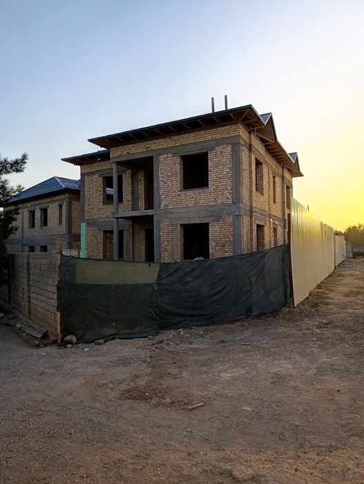 Yangi qurilgan uy sotiladi. Продается новый дом