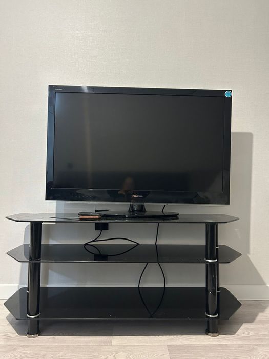 Продам телевизор с подставкой