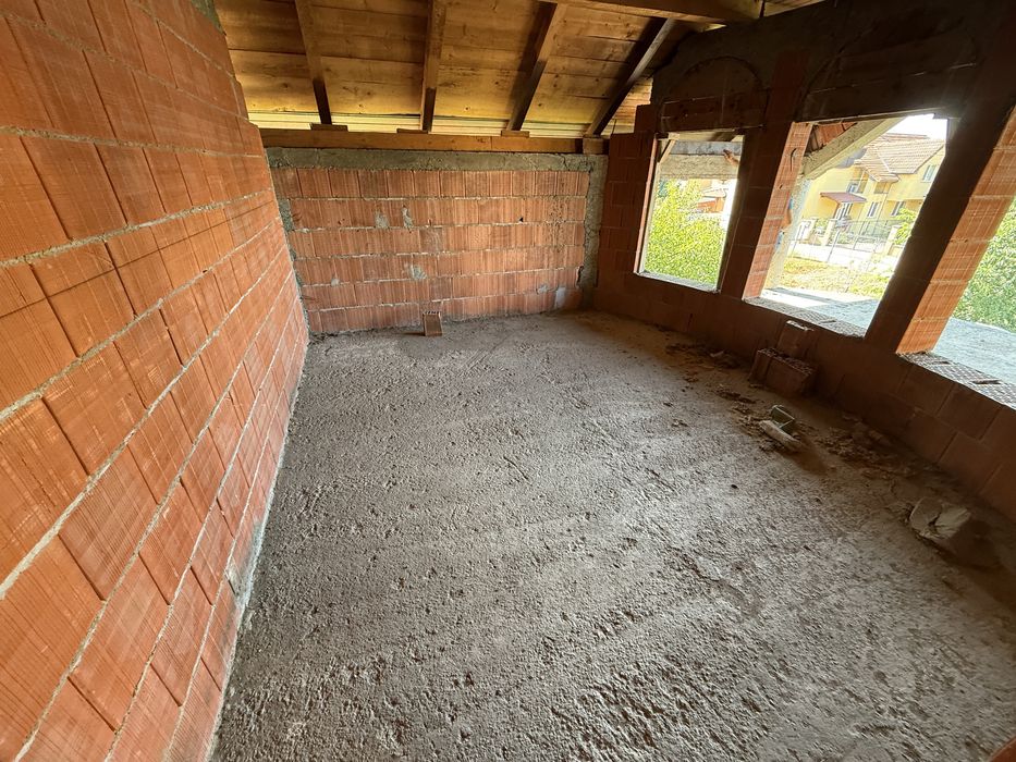 Ofer spre vazare Casa P + 1 la Rosu zona Micro 17