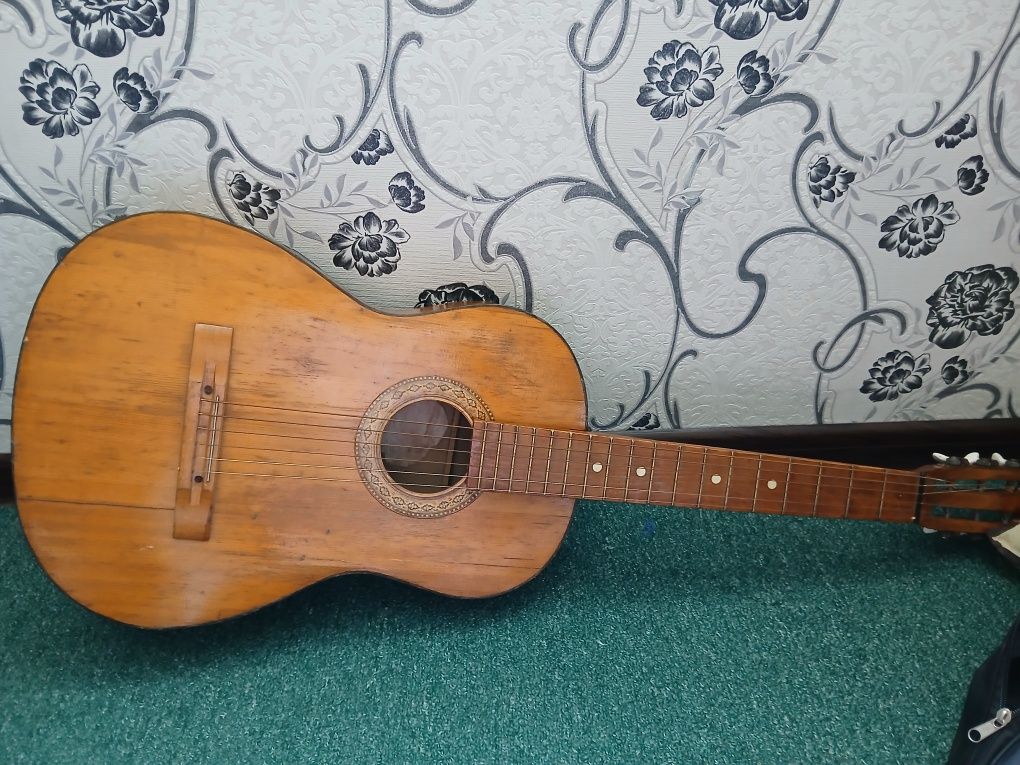 Gitara sotiladi holati yaxshi
