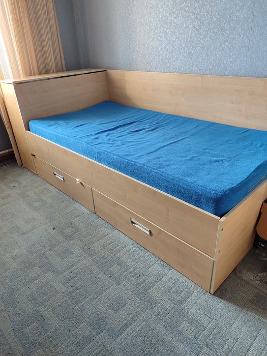 Кровать с местом для хранения