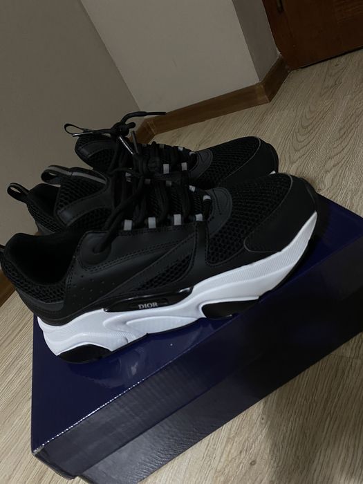 Dior b22 white black