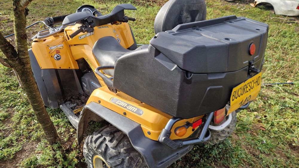 Vând can am puțin avariat