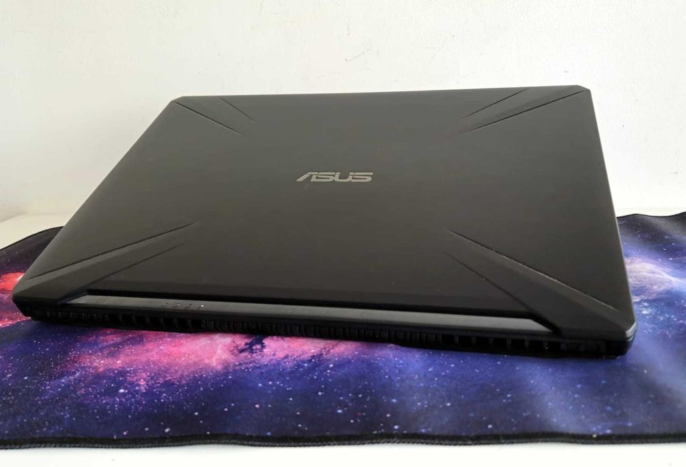 Asus TUF Gaming17,3"FHD AMD Ryzen 7 3750H GTX 1050 512 GB SSD 16GB RAM