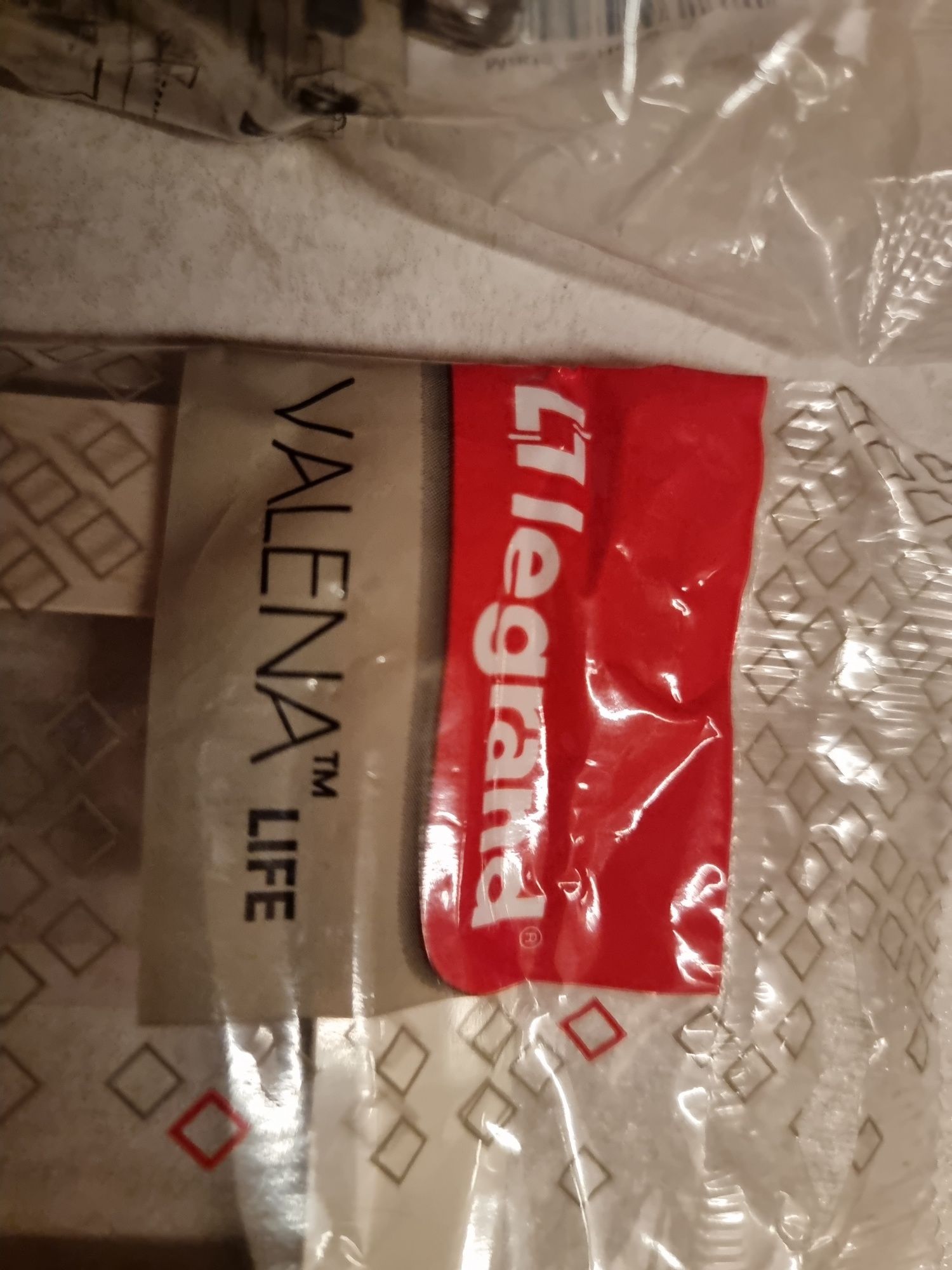 Контакти, ключове, рамки legrand