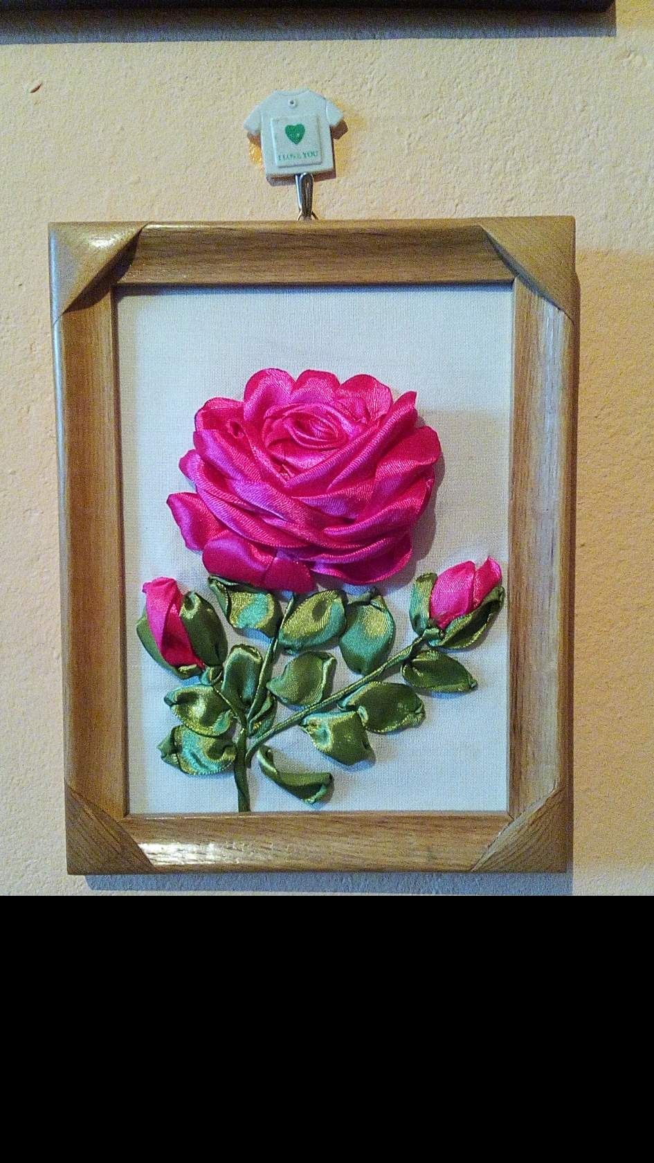 Картина Роза, вышита атласными лентами