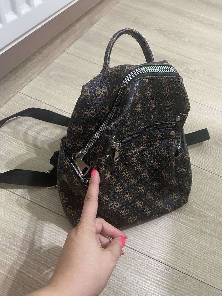 Раница Guess