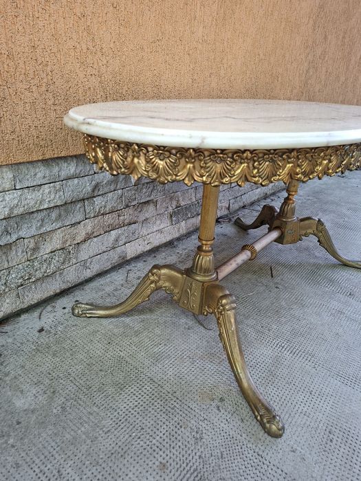 Măsuță din bronz, blat din marmură