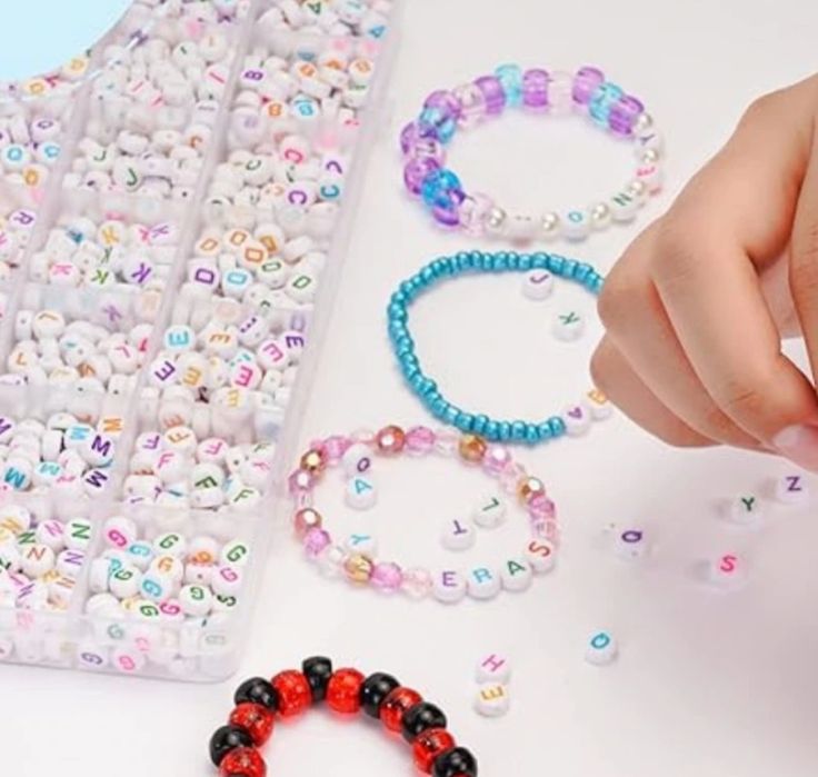 Margele rotunde cu litere multicolore din material acrilic, 1400 buc,