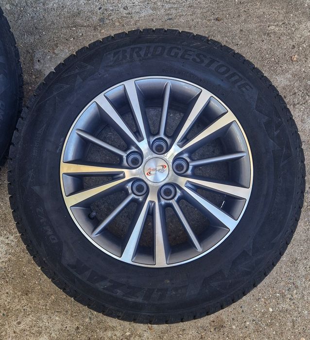 Зимни гуми Bridgestone Blizzak DM V2  215 70 R16