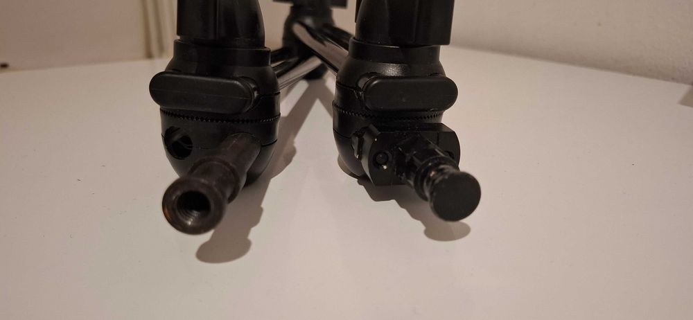 Brat articulat cu 2 tije