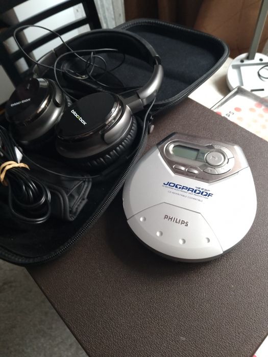 Miniduvid Philips cu set căști și Cablurii