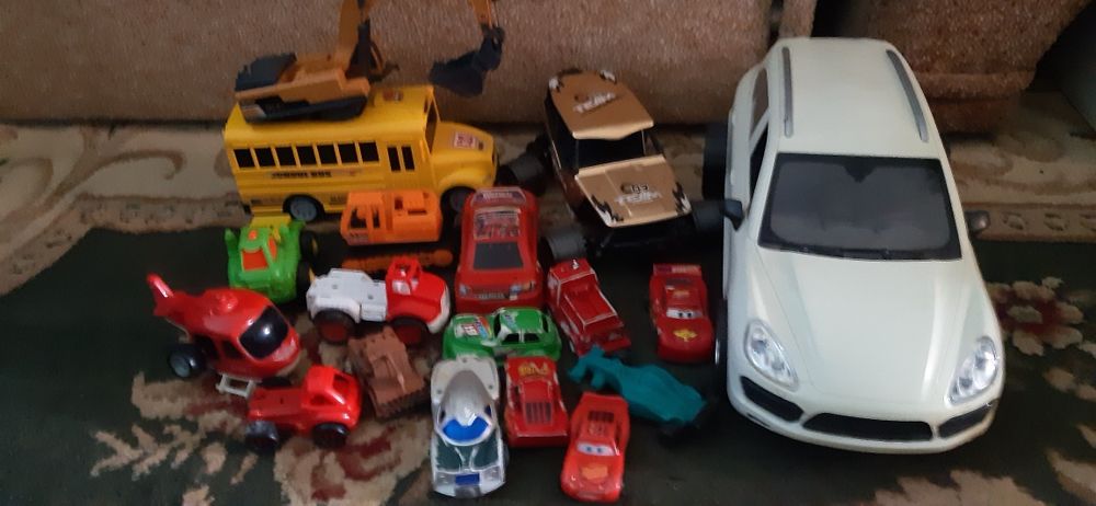 Детская игрушечные машина