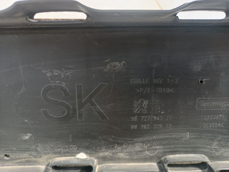 Предна решетка маска за Пежо 208 2014 година