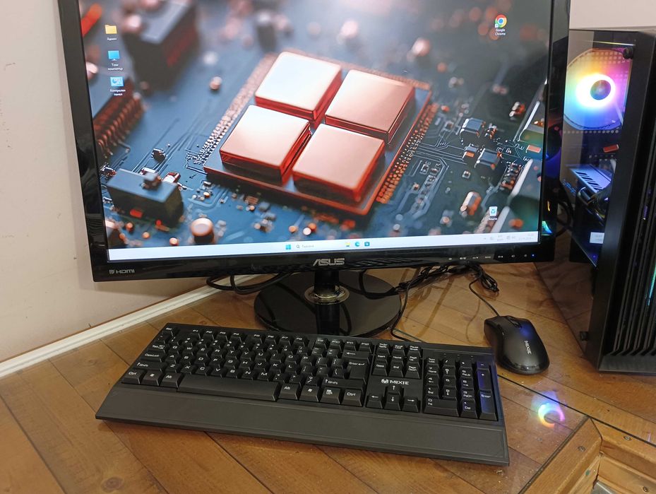 Гейминг компютър + монитор , клавиатура и мишка
