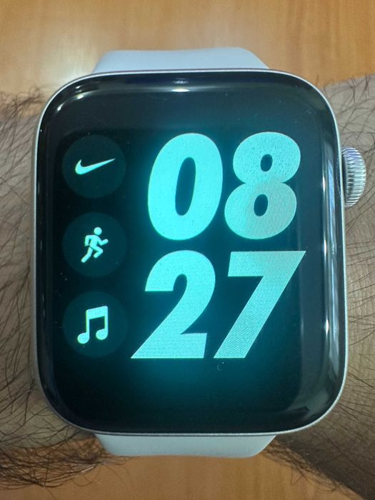Apple Watch SE2 (2024), GPS + Cellular, 44mm NOU