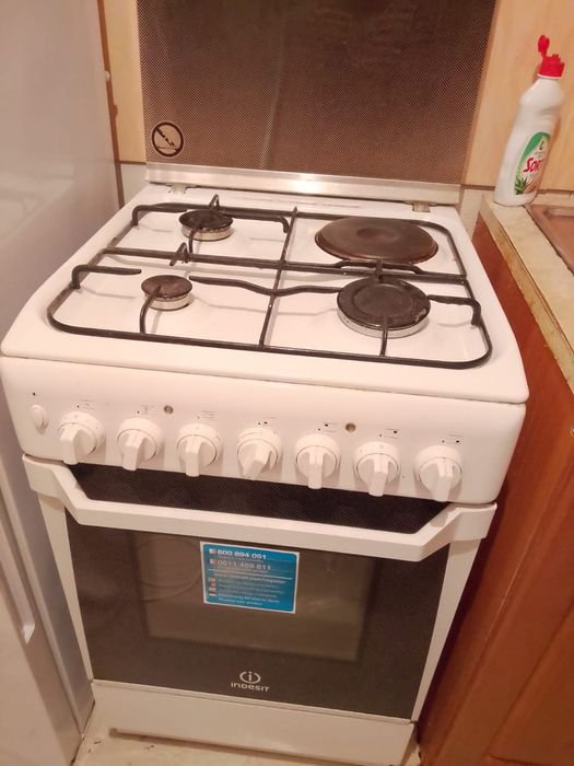 Продам газплиту с духовкой