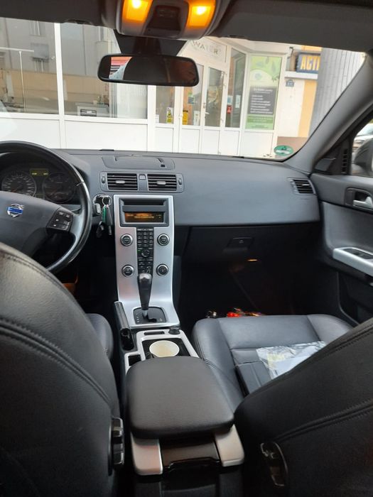 Vând volvo v50  motor de 2 litri diesel, original suedez  in 5 pistoan