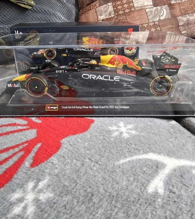 Macheta formula 1 redbull Max verstappen 1:24 noua burago
