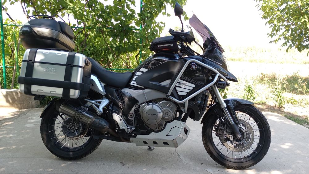 Motoideea vinde HONDA  CROSSTOURER VFR1200X 2012 ABS Rate Garantie