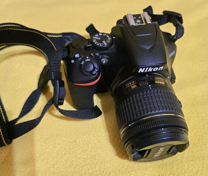 Фотоапарат Nikon 3500 с два обектива и четири батерии