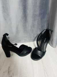 Sandale negre si pantofi