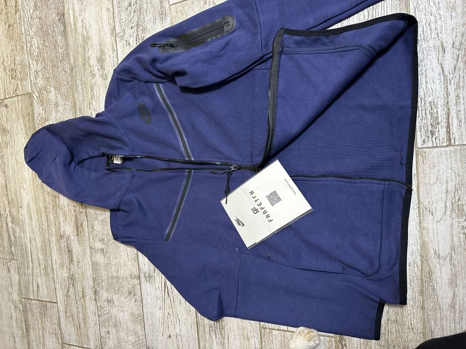 Vând nike tech albastru