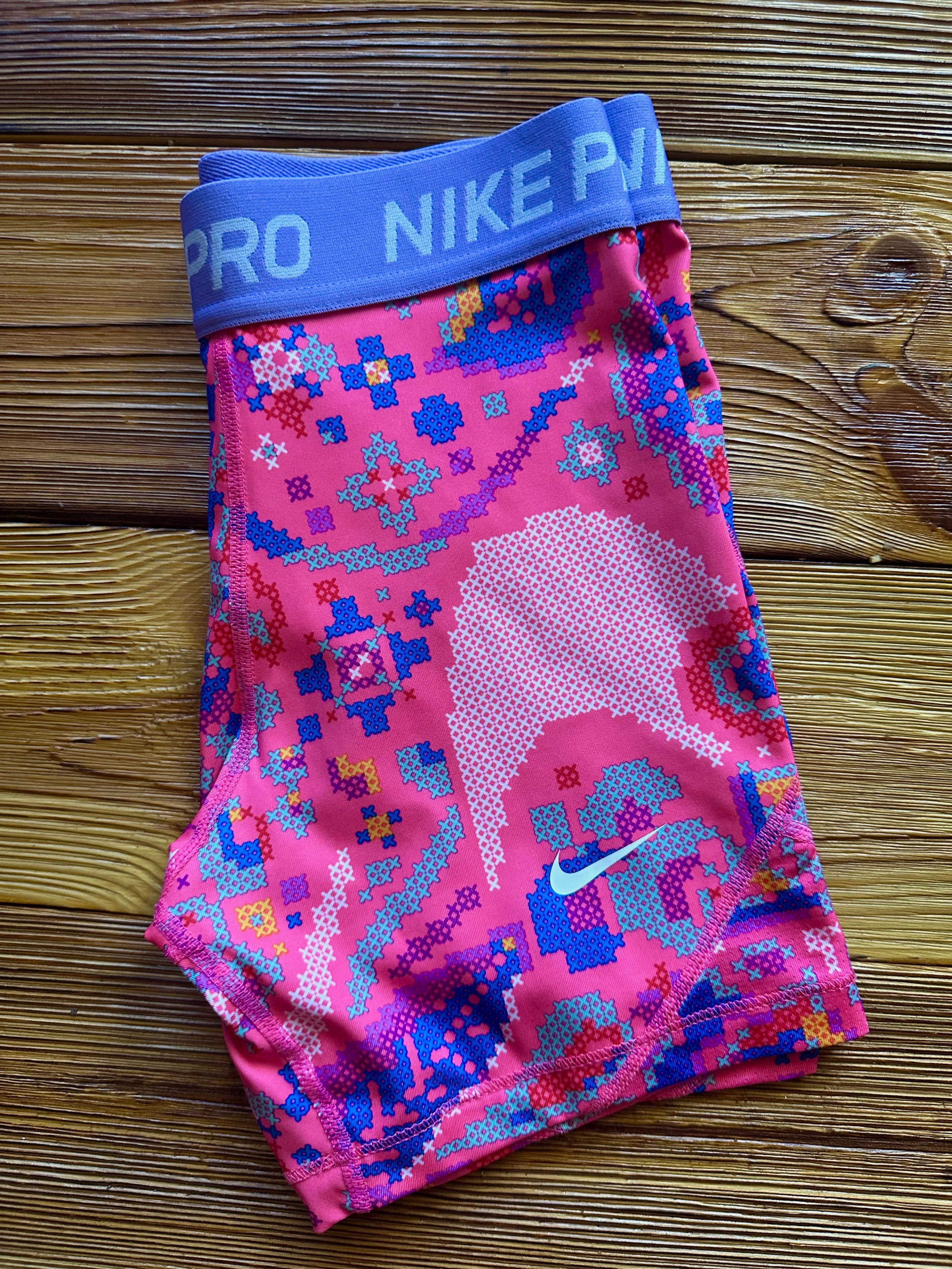 Клинове, блузи Nike