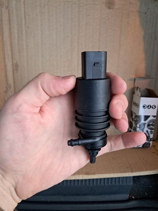 Помпа за чистачки vw passat B7