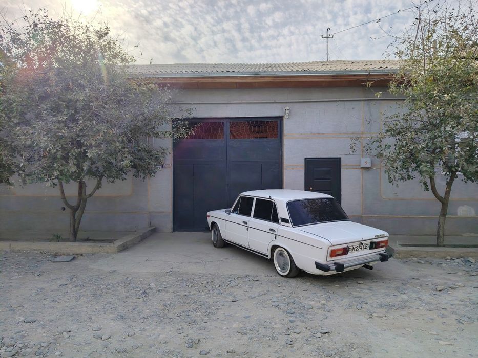 Hovli srochno sotiladi