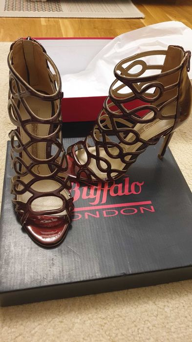 Sandale Buffalo London – piele naturală lacuită – mărimea 35 – WOW!