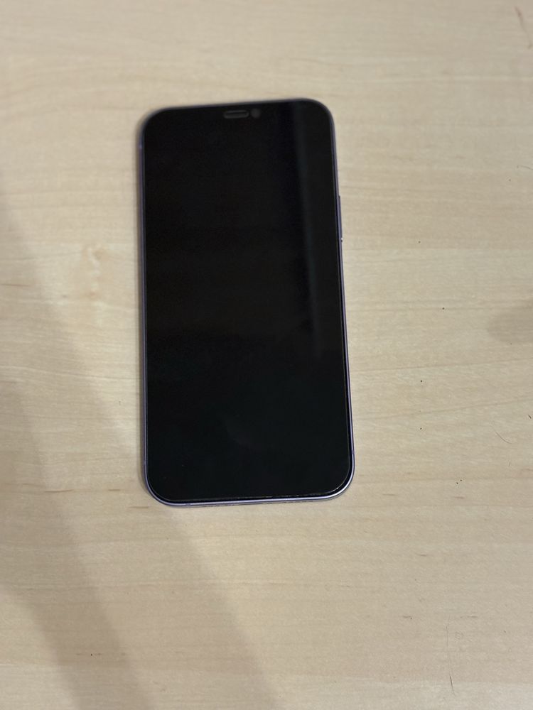 Iphone 12, 128GB, който е още в гаранция