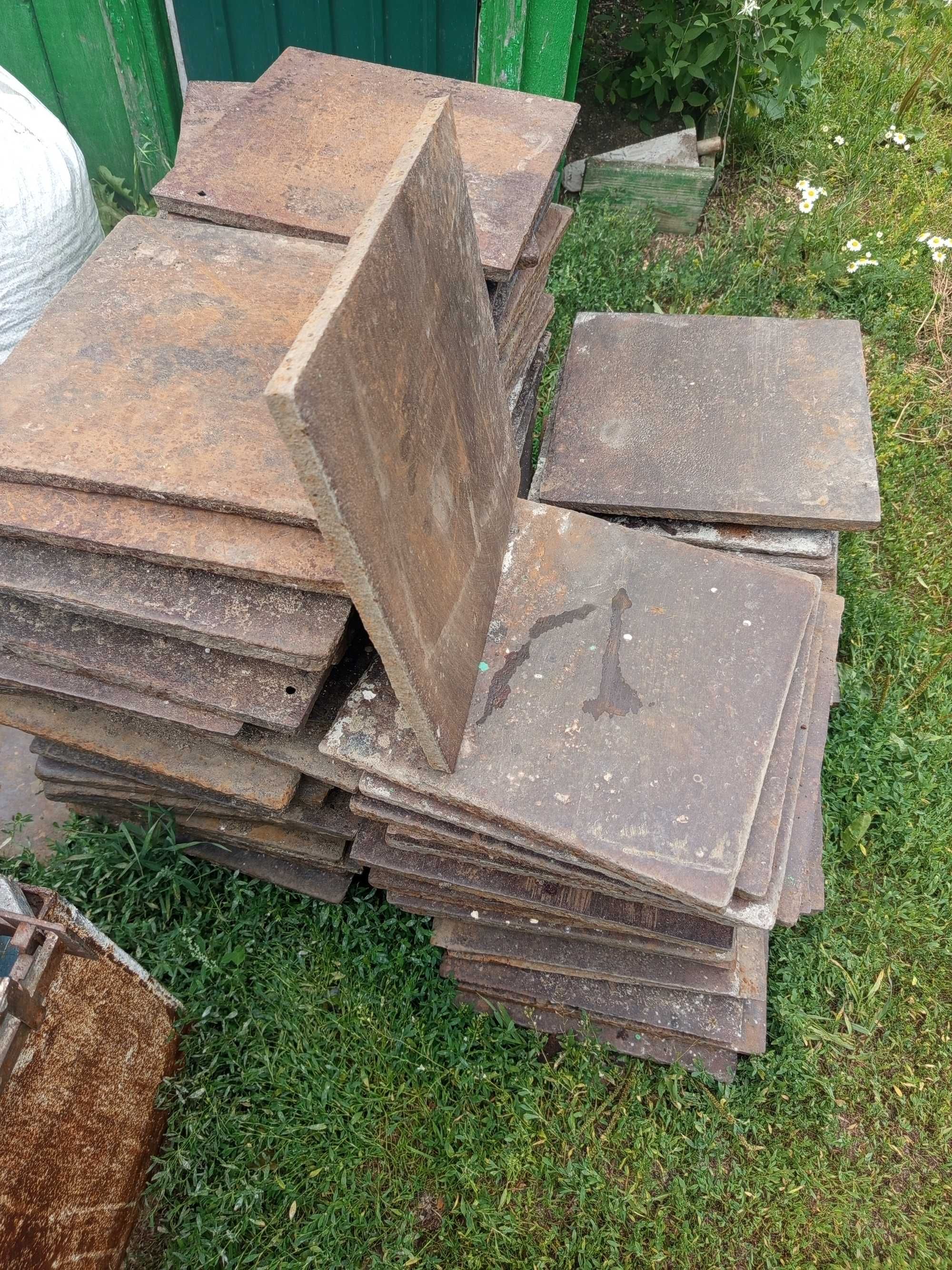 Продам металическую плитку.