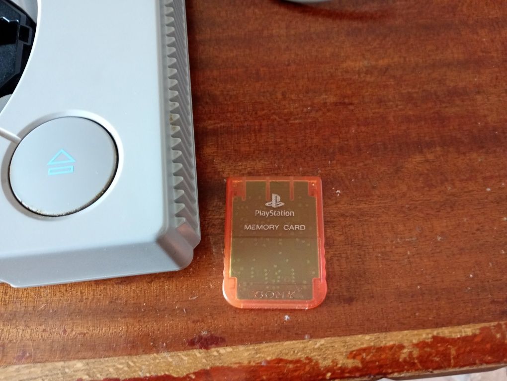Playstation 1 + 1 джойстик + memory карта