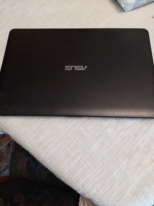 Laptop Asus ecran spart (pentru piese)