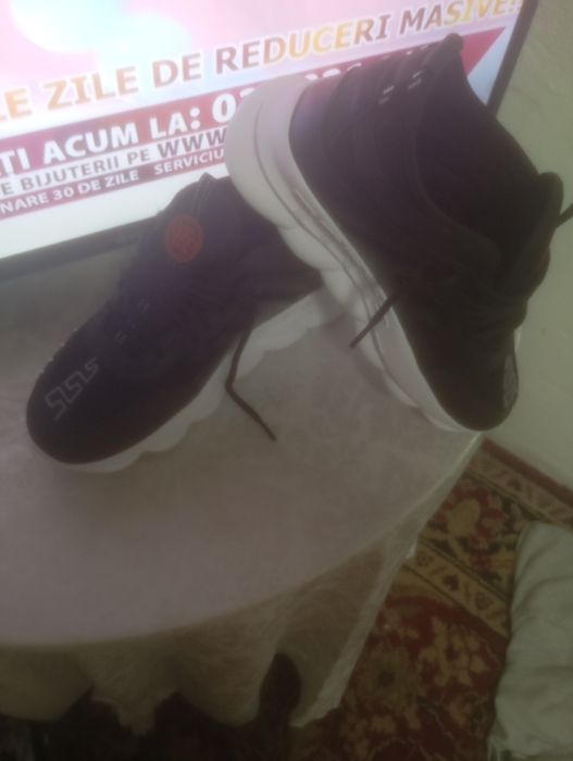 Vând adidași Versace chain Noi marime43