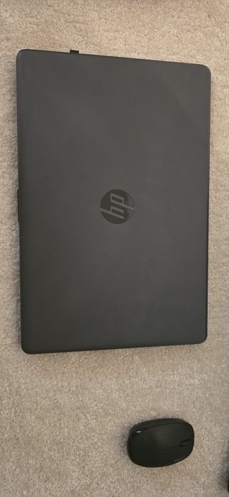 Laptop HP Intel Core i3 + geanta + mouse wireless + geanta cd incluse