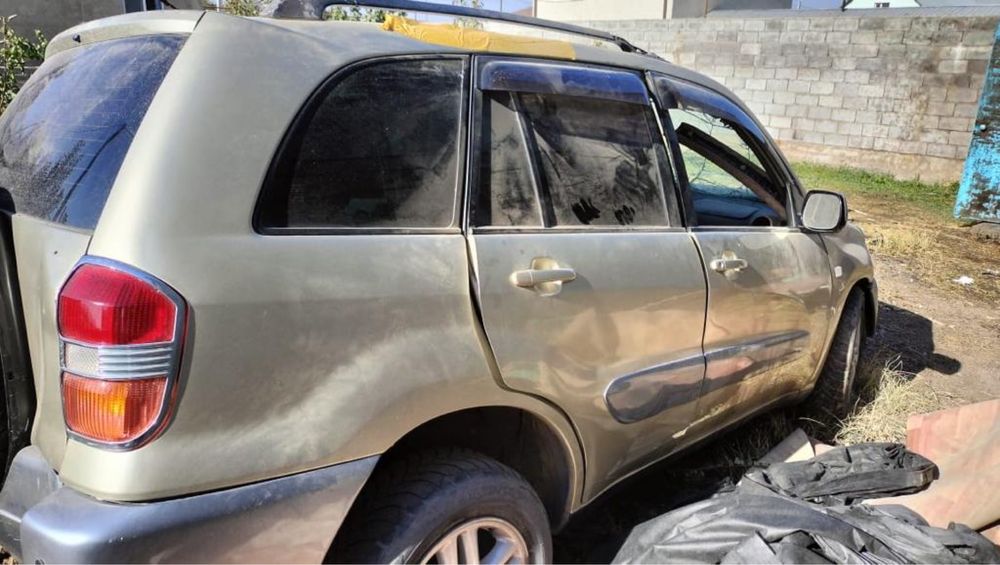 Продам на запчасти Рав4