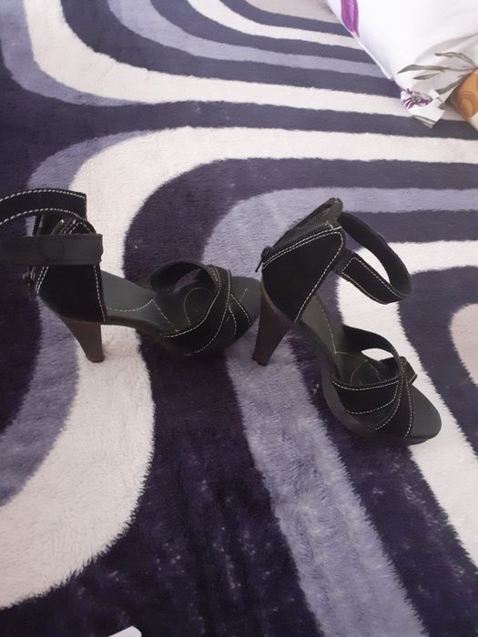 Sandale cu toc mărimea 36