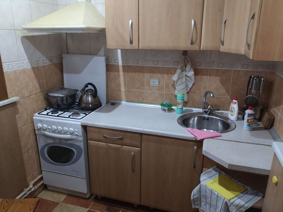 Ойбек метро ёнида 3 хонали квартира ижарага берилади