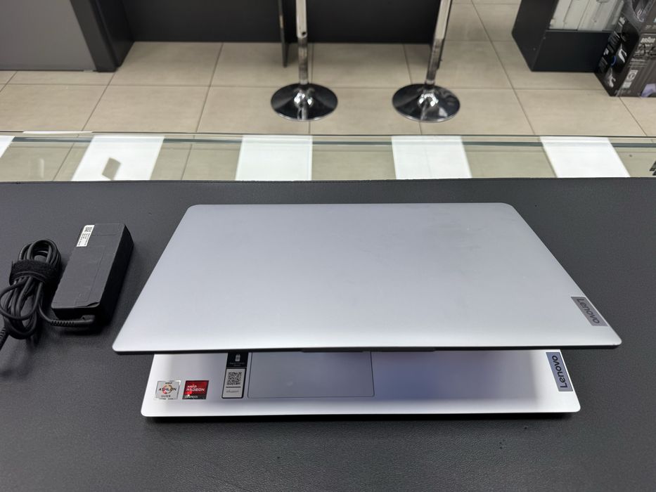 Lenovo ideapad Amd Athlon Silver 7120 Ozu-8 DDR5 Ssd-256 idealniy
