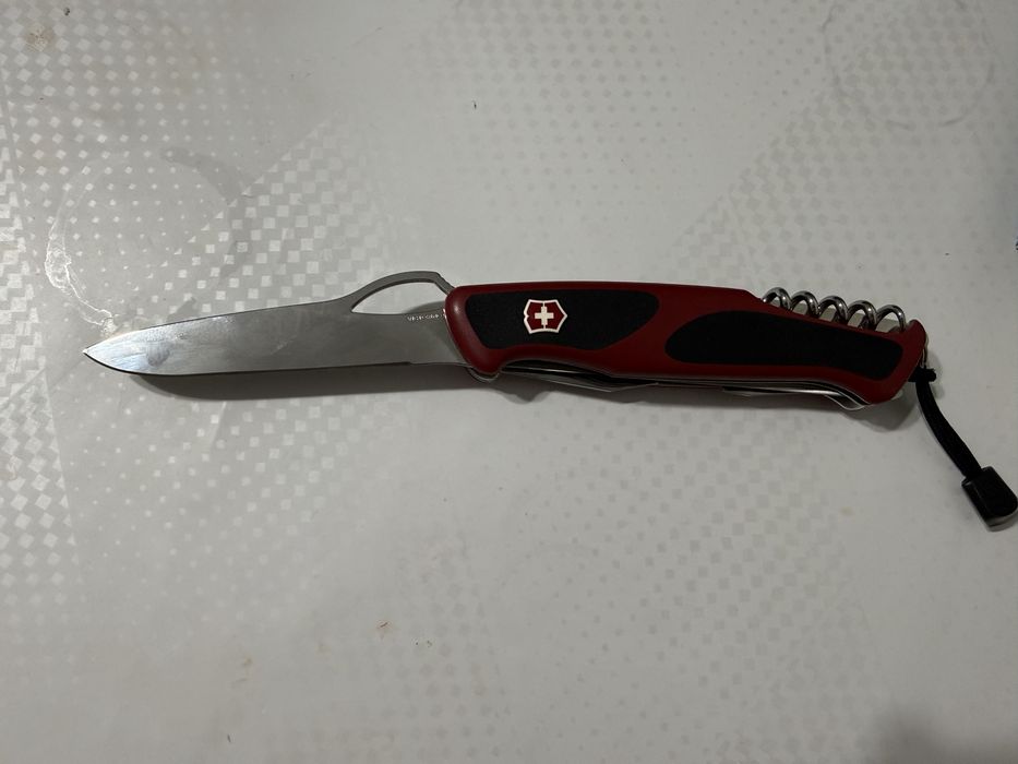 нож Victorinox RangerGrip 79