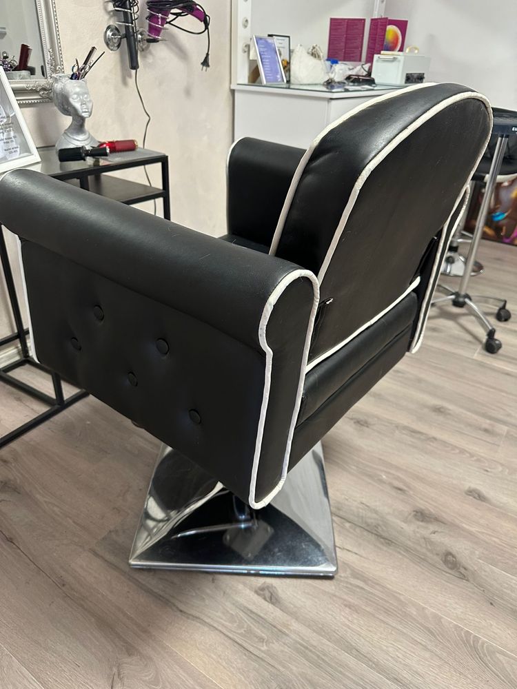 Scaun de coafor piele