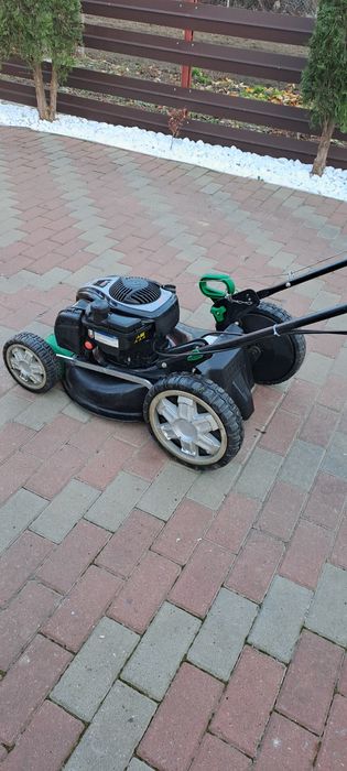 Masina gazon stare buna. Servizată