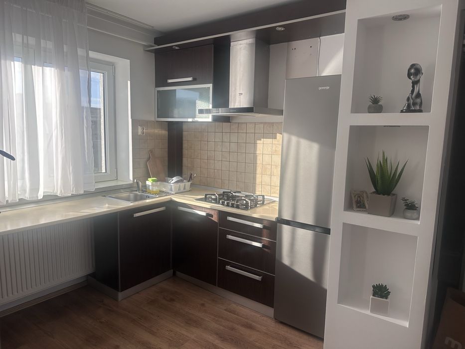 Inchiriez apartament 3 camere central