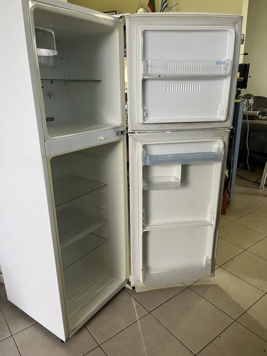 Хладилник с камера