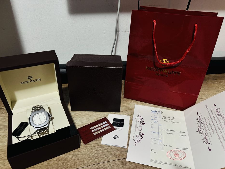 De vânzare – Patek Philippe Nautilus – Nou, Full Set